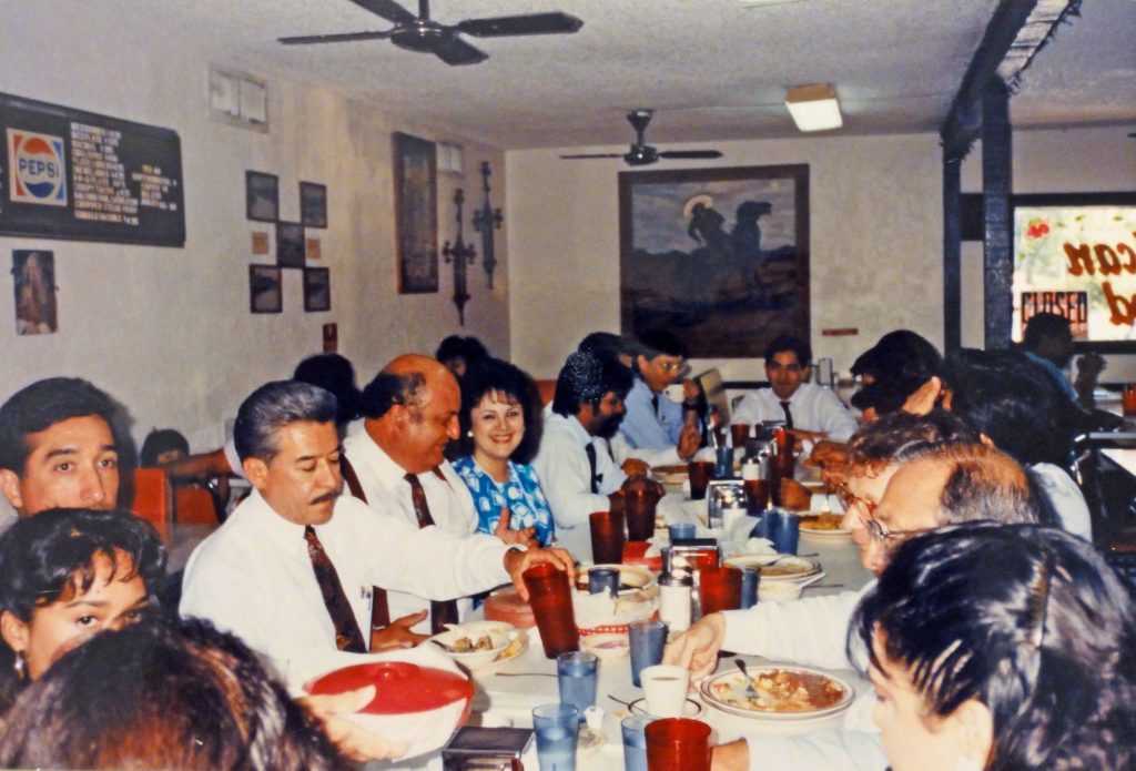 Politicians Henry Cisneros and Gonzalo Barrientos (far left) dine at Joe’s Bakery in the early 1990s.